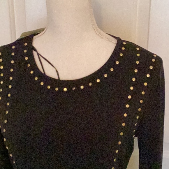 NWT Carmen Mark Valvo Black Slinky Top w/ Gold Studs - Picture 4 of 9